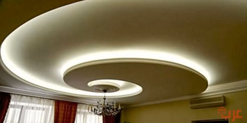 سقف معلق مُغطى مع  إضافة أضواء LED في جبس سقف الممر 